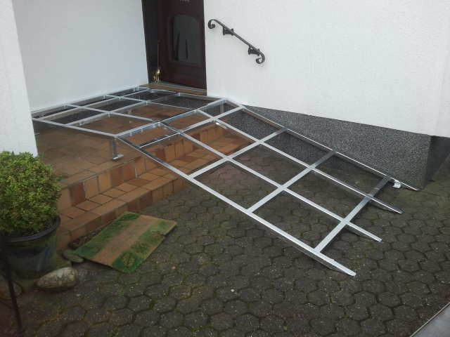 Unterkonstruktion Rollstuhlrampe,
 Rampe für Rolllator